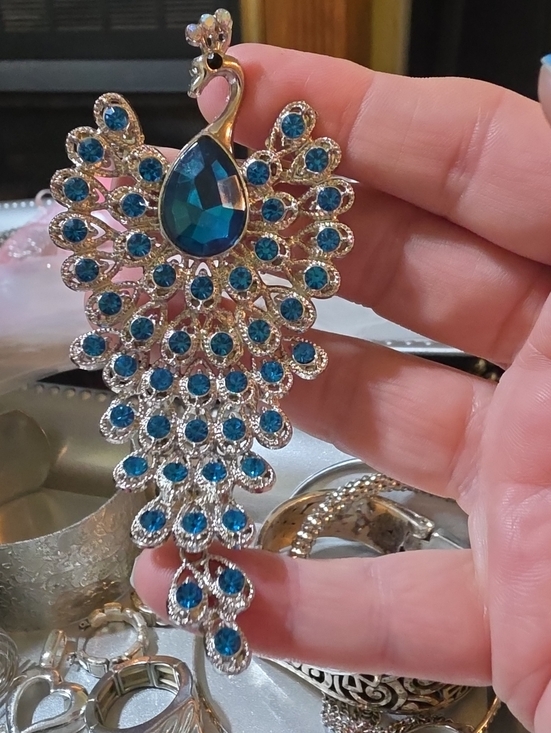None Jewelry - A39- Jointed Blue Crystal Peacock Brooch